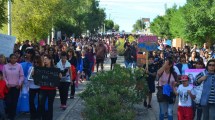 Imagen de Vecinos de Puerto Deseado marcharon pidiendo justicia por la mamá y su hijo