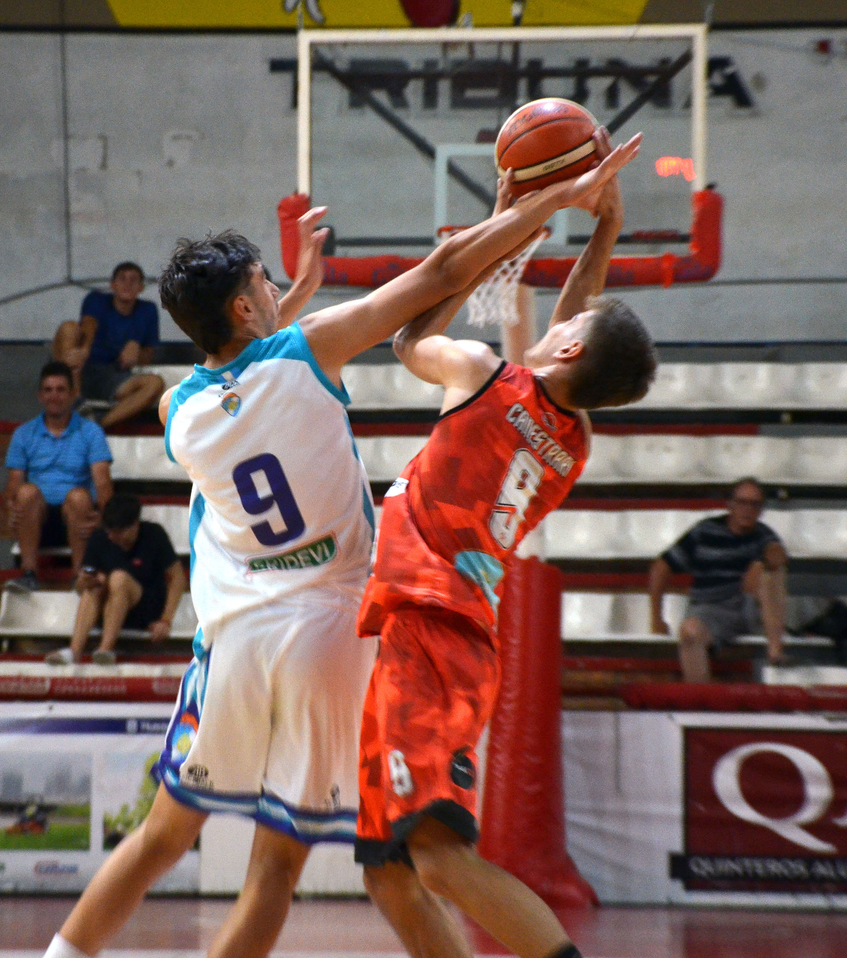 El Federal de básquet y la Liga Argentina siguen pero a ...