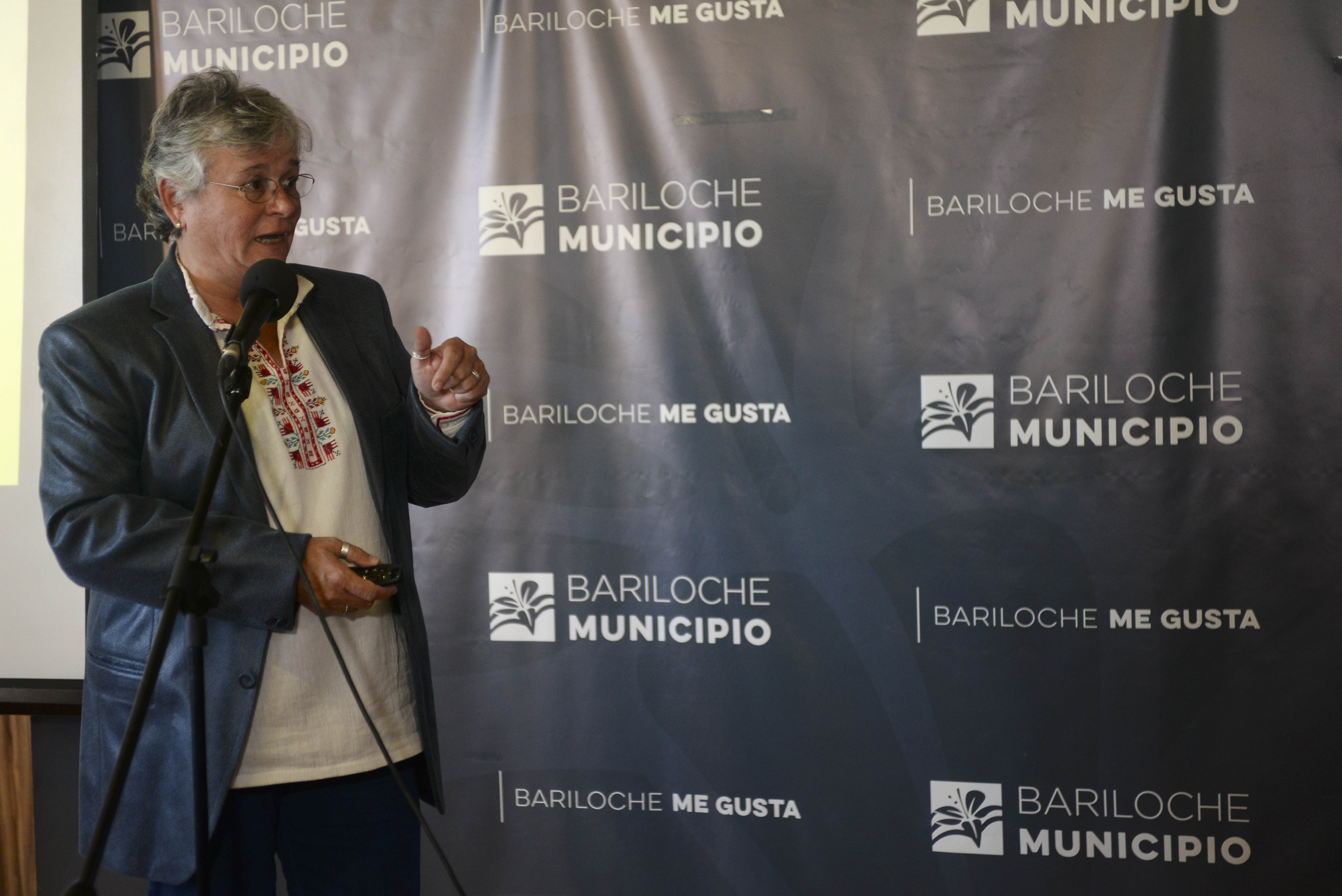 La conferencia estuvo a cargo de Patricia Díaz, subsecretaria de Protección Civil de Bariloche. Foto: Alfredo Leiva