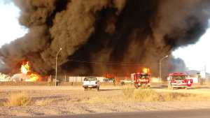 Pérdidas totales pero sin heridos en el impresionante incendio de Neuquén