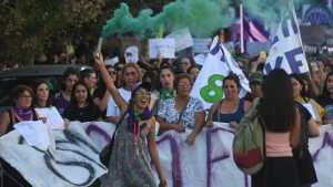 Al grito de «vivas nos queremos», Roca tuvo una marcha histórica por el #8M