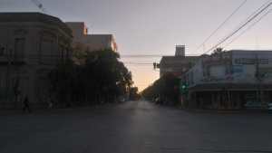 Calles desiertas en el inicio del aislamiento en la Comarca Viedma-Patagones