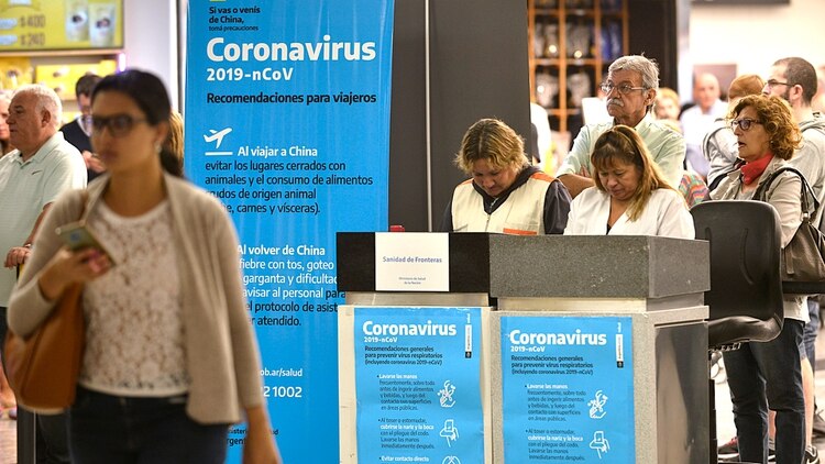 La docente de  Viedma había regresado al país el 1 de marzo. Se encuentra actualmente internada y aislada en el hospital de la capital. (foto: ilustrativa)