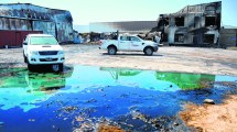 Imagen de Tras el incendio en Neuquén, evalúan daño de emanaciones y vertido de aceite