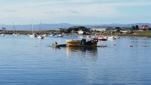 Un joven murió y su hermano resultó herido al explotar una lancha en Ushuaia