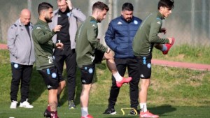 Napoli volvería a los entrenamientos y clubes europeos recortan salarios