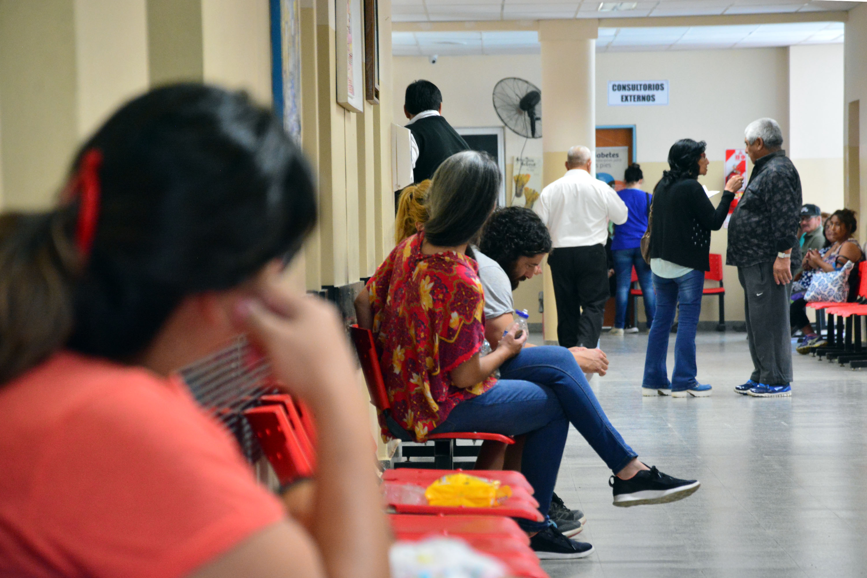 Ante cualquier síntoma se recomienda comunicarse al 911, evitando ir a la guardia del hospital por los riesgos de contagiar a otras personas. Foto: hospital Zatti, en viedma. (Marcelo Ochoa).