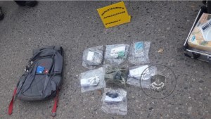 Tiró su mochila con medio kilo de marihuana para huir de la policía en Neuquén