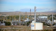 Imagen de La crisis petrolera hace estragos: YPF cerró una refinería