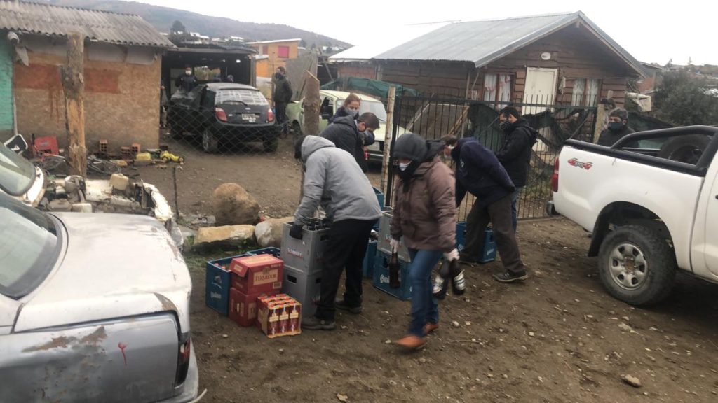 En la vivienda se secuestraron bebidas alcohólicas que eran comercializadas de forma ilegal. Gentileza municipalidad de Bariloche