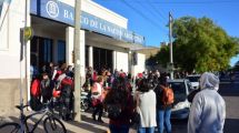 Imagen de Así están los bancos en Viedma en las primeras horas de atención