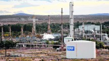 Imagen de Cuarentena: YPF reactivó la refinería de Plaza Huincul