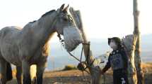 Imagen de La primera salida de Joaco en Varvarco y un regalo sorpresa: el caballo Piñonero