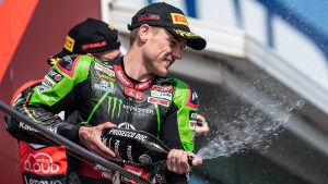 Lowes renovó su vínculo en el Mundial de Superbike