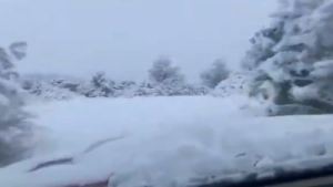 Video: nieva en Esquel y así avanza una camioneta en la base del Monte Bianco