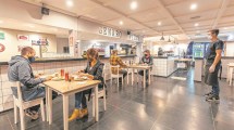 Imagen de Los restaurantes tendrán mesas separadas y mozos a dos metros