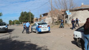 Investigan si la policía disparó balas de goma a vecinos de Centenario