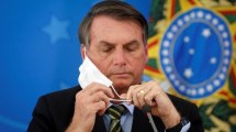 Imagen de Anonymous divulgó datos confidenciales de Bolsonaro, y su familia