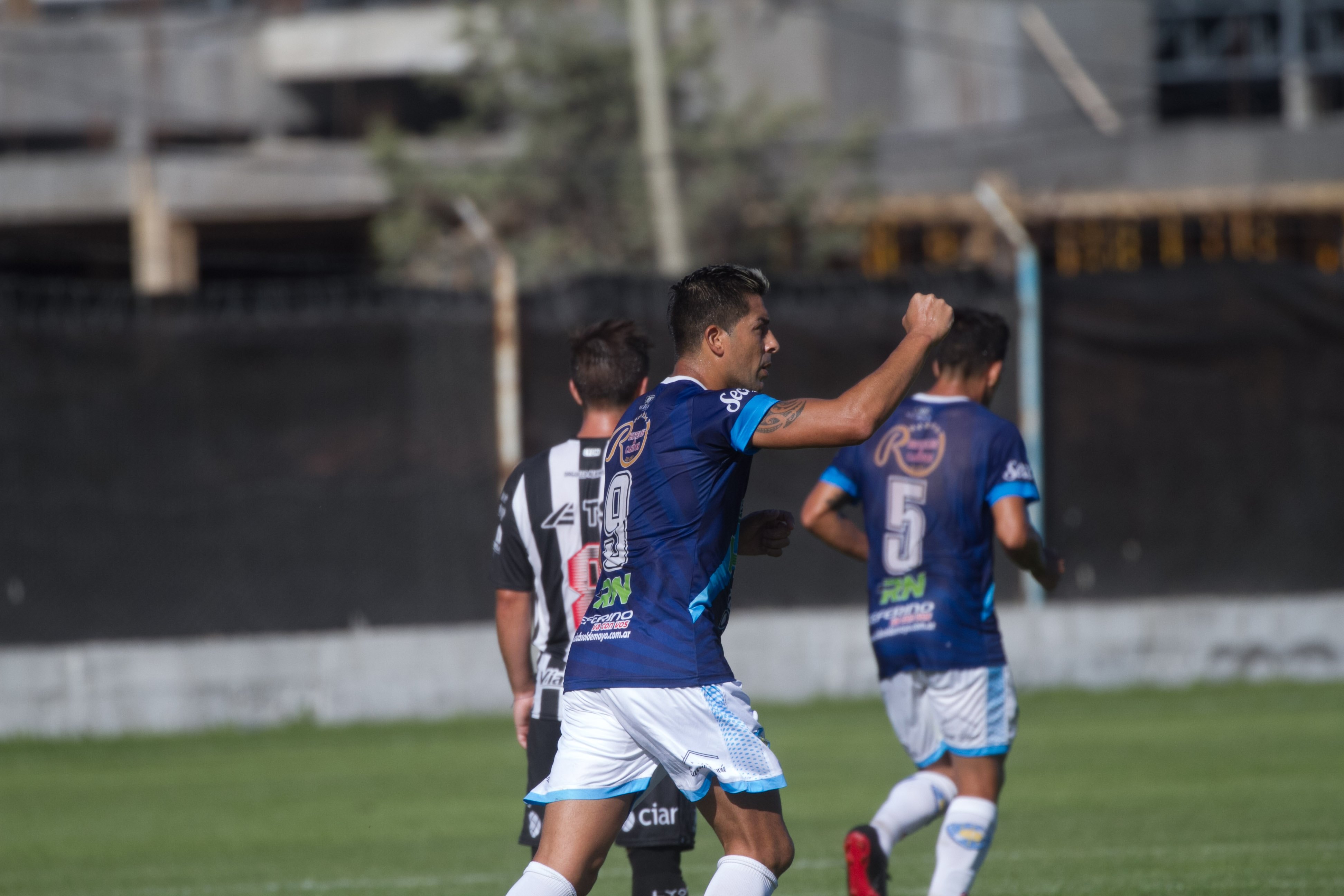 Galván marcó el único tanto en el 1 a 1 con Cipo, antes de la suspensión del torneo. Pudo ser su último partido con la camiseta de Sol. (Foto: Pablo Leguizamón)
