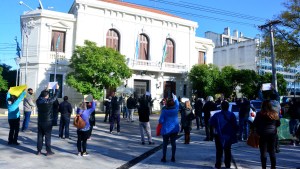 Los policías retirados volvieron a la calle en Viedma