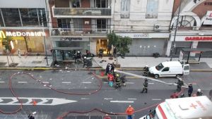 Incendio en Villa Crespo: tres bomberos siguen en terapia intensiva