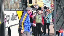 Imagen de No respetan la distancia social en colectivos de Neuquén y nadie se hace cargo