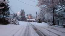 Imagen de Nevada en Bariloche: exigen cadenas en tramos altos de la ruta 40