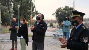 El intendente de Centenario lleva 12 horas encerrado, por una protesta