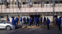 Imagen de Transporte en Roca: trabajadores y un accionista de 18 de Mayo reclamaron en el municipio