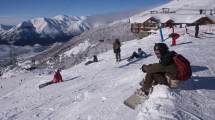 Imagen de Cerro Catedral: buenas bajadas y mucha nieve en el primer día de esquí