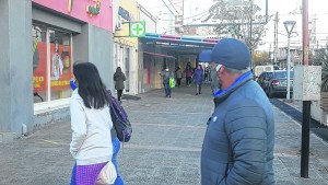 Hoy amplían atención en supermercados y farmacias del conglomerado Neuquén