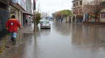 Imagen de Cayó un cuarto de la lluvia de un año en Neuquén y habrá agua hasta el viernes