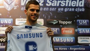 Fernando Gago seguirá jugando al fútbol y renovó con Vélez