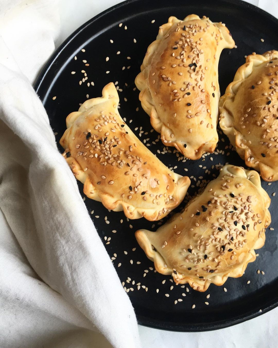 Empanadas de tomates secos, cebolla y muzzarella