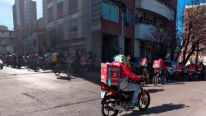 Las aplicaciones de repartos protestaron por discriminación y reducción de bonos