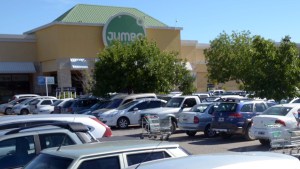 El hipermecado de uno de los shoppings de Neuquén cerrado por coronavirus