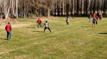 Imagen de Neuquén flexibilizó las restricciones horarias para los teatros y las canchas de fútbol