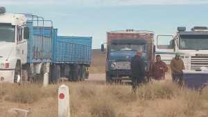 Un grupo de 60 camioneros de Zapala sin actividad reclaman trabajar