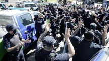 Imagen de Tercer día de protesta de policías bonaerenses: piden definiciones sobre el aumento