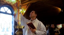 Imagen de Un sacerdote de Bariloche habló de totalitarismo porque no dejan celebrar misas