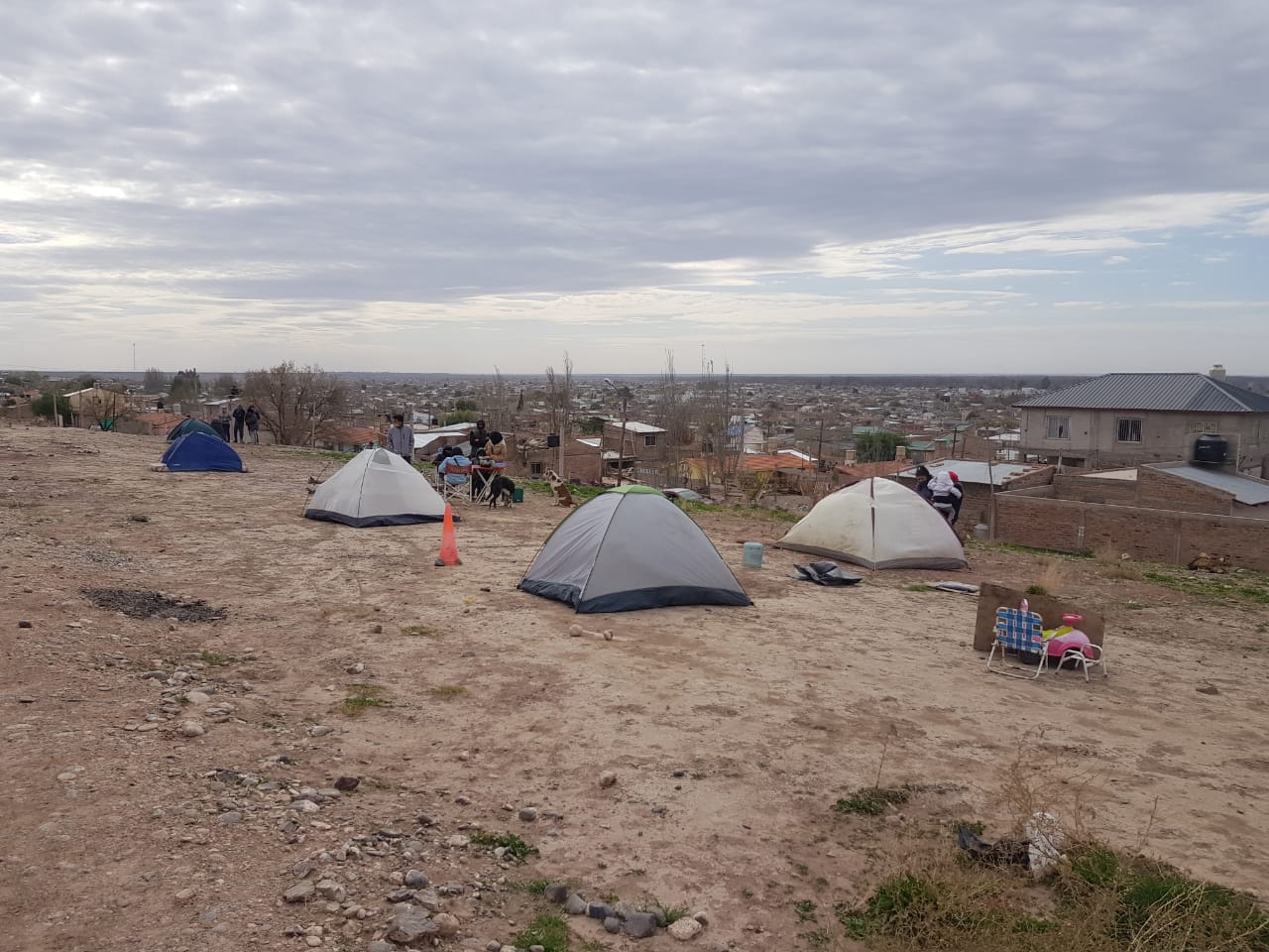 Los terrenos que fueron tomados en la meseta de Centenario. Foto: Gentileza