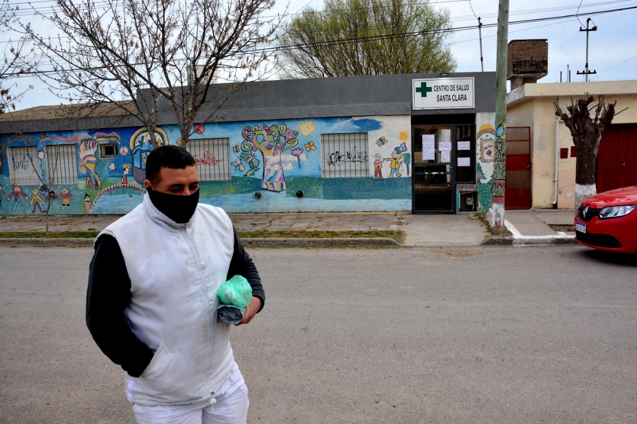 El centro de salud del barrio Santa Clara cerrado por desinfección por contagios en el personal. Fotos: Marcelo Ochoa.