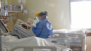 Neuquén casi sin camas de terapia intensiva en el peor momento de la pandemia