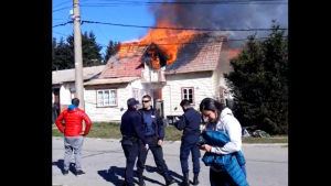 Coronavirus: aíslan a 13 bomberos que intervinieron en el incendio de la casa histórica