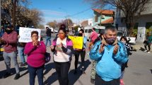 Imagen de Comenzó la protesta policial frente a la Unidad Regional II, en Roca