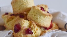 Imagen de Scones de mandarina y frutilla