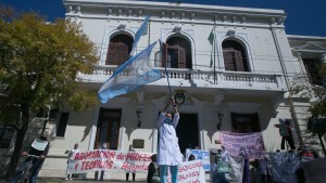 Movilización en Viedma del personal de la salud por mejoras salariales