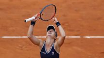 Imagen de Podoroska agranda su historia en Roland Garros