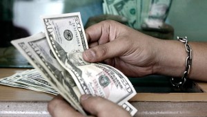 Dólar ahorro: habilitan la devolución del 35% para trabajadores en relación de dependencia