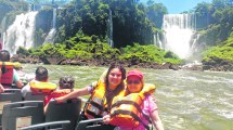 Imagen de Con sus primeros sueldos le regaló un viaje a su abuela